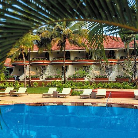 Caravela Beach Resort Varca Extérieur photo The pool at the resort