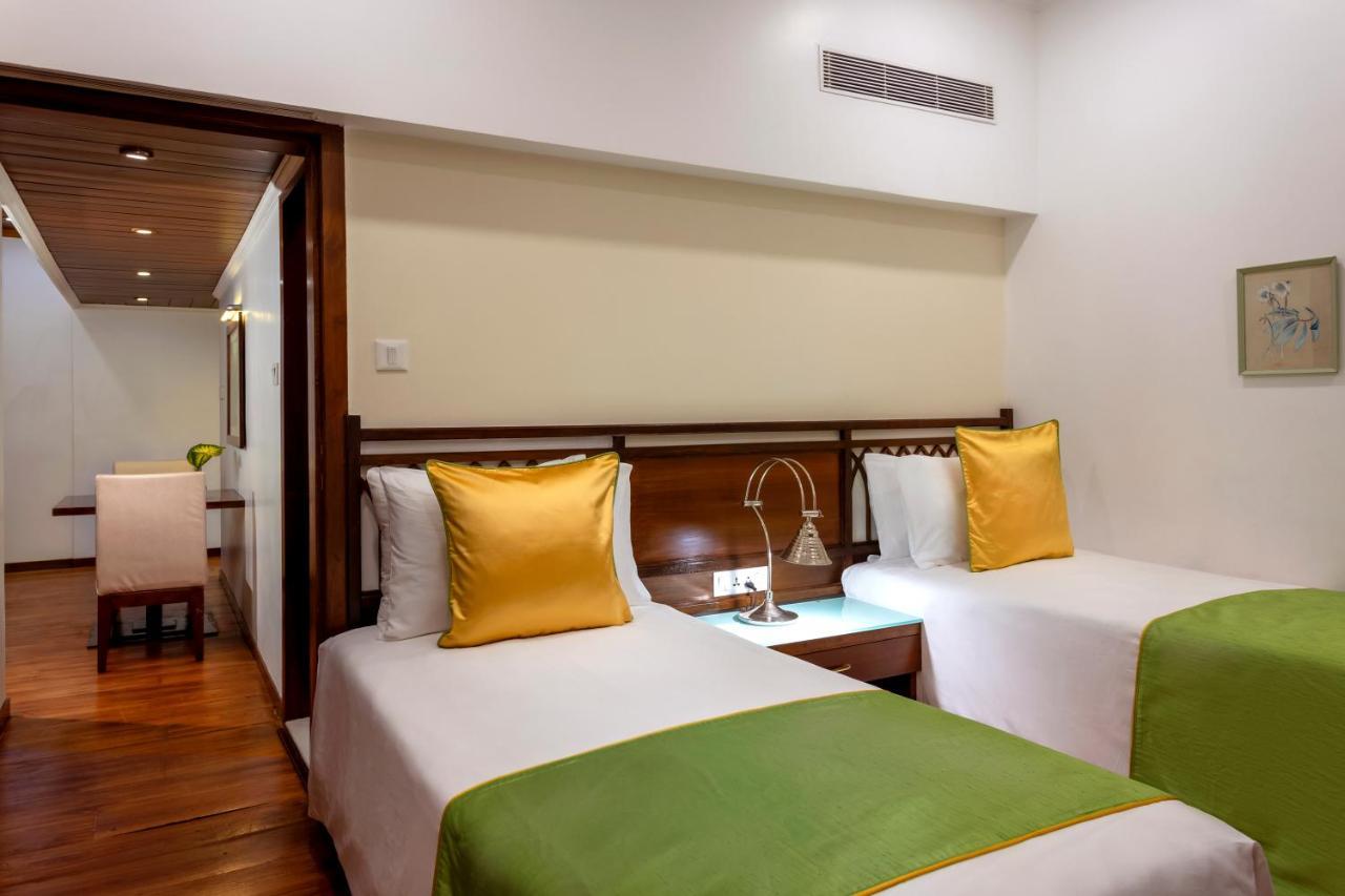 Caravela Beach Resort Varca Extérieur photo A room at the Taj Bengal