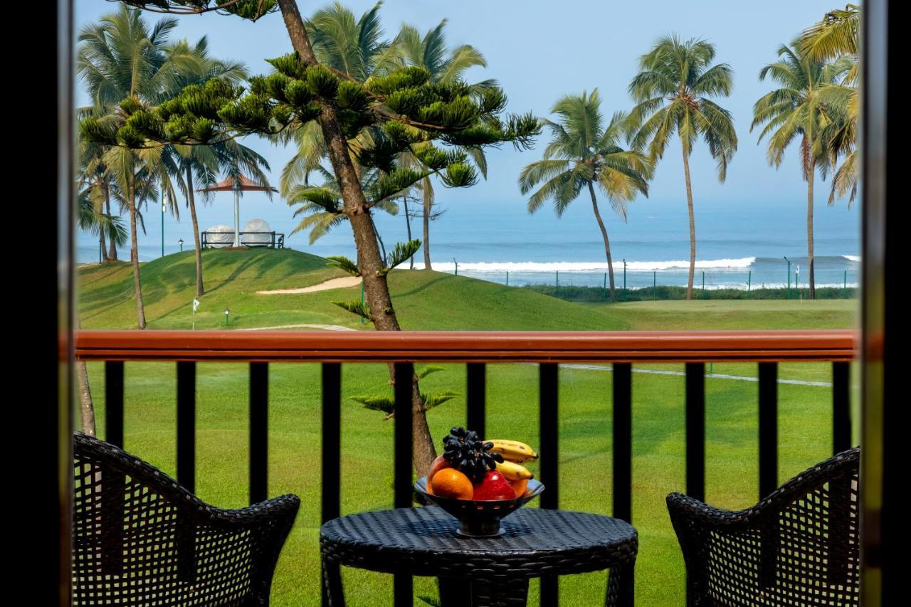 Caravela Beach Resort Varca Extérieur photo The Galle Face Hotel