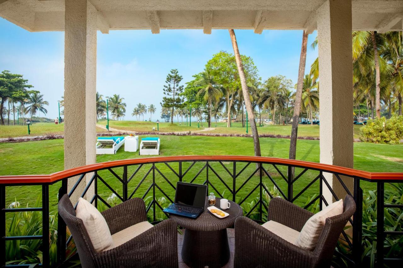 Caravela Beach Resort Varca Extérieur photo The Westin Golf Resort Desaru