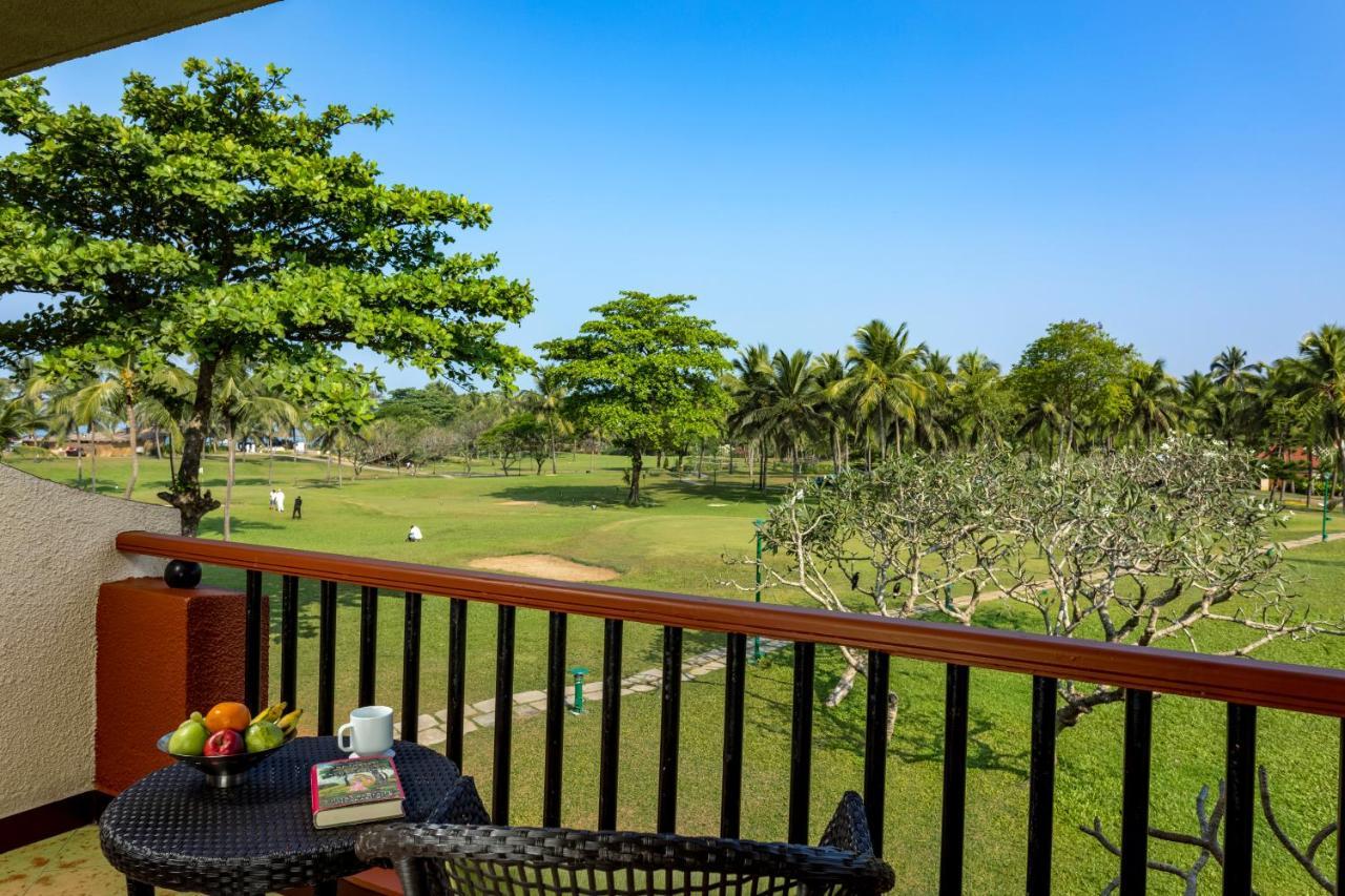Caravela Beach Resort Varca Extérieur photo Golf course at the hotel