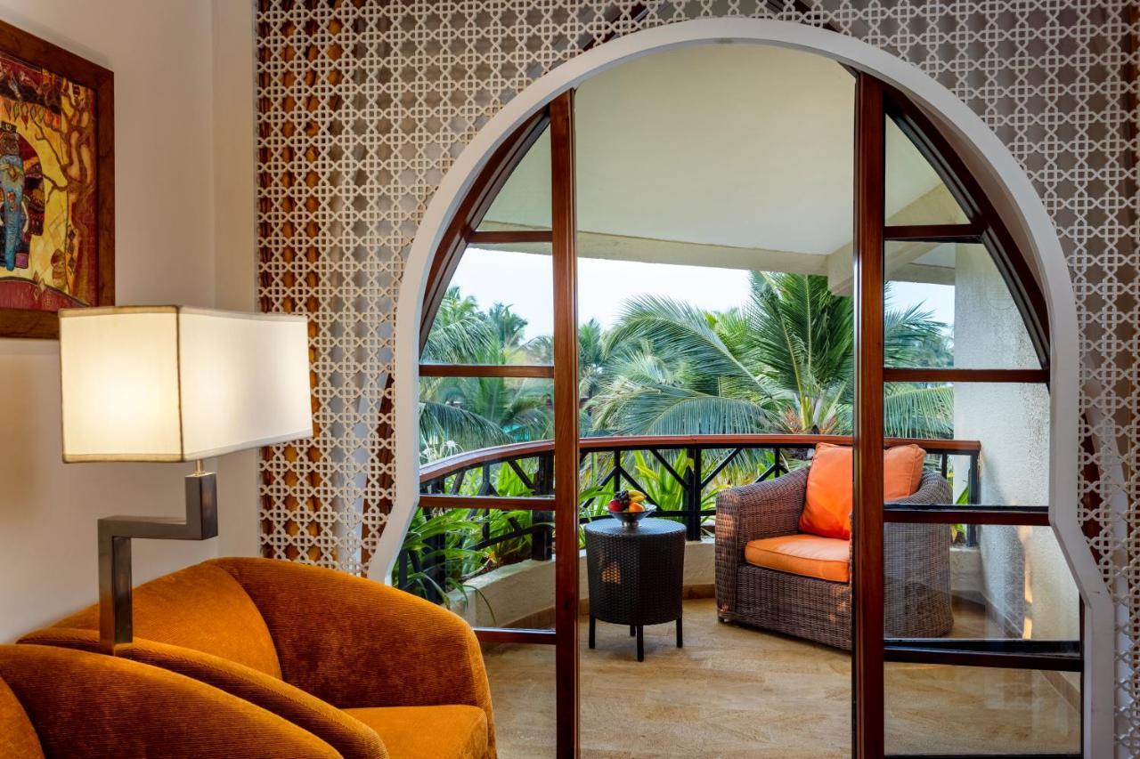 Caravela Beach Resort Varca Extérieur photo A room at the Taj Bengal