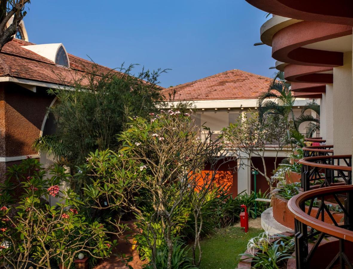 Caravela Beach Resort Varca Extérieur photo The resort's garden