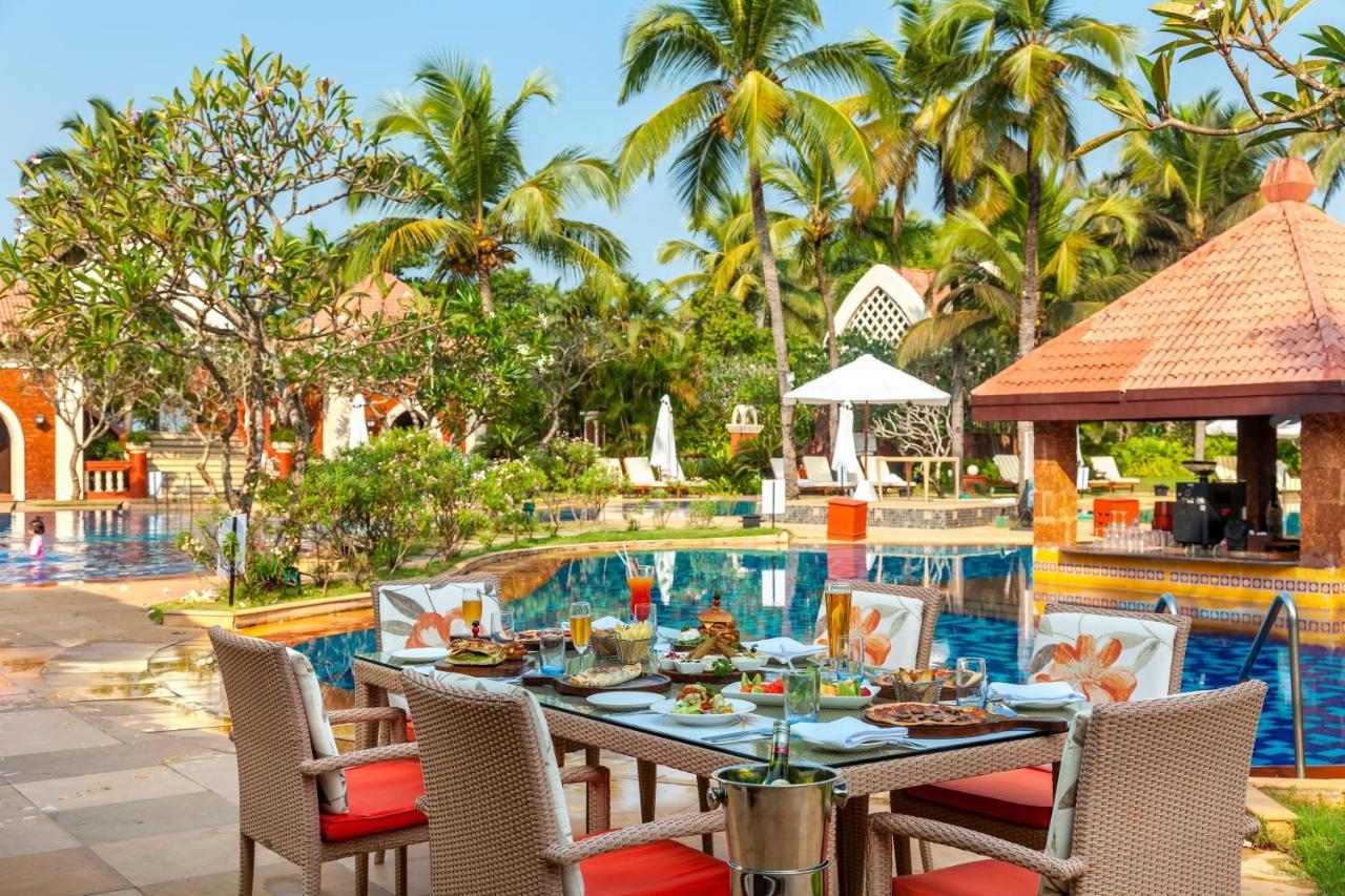 Caravela Beach Resort Varca Extérieur photo Poolside at the Taj Bengal