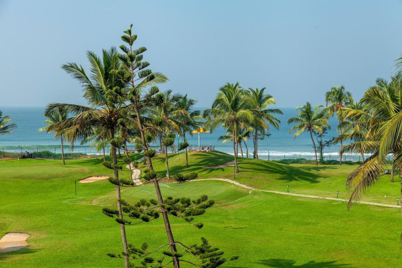 Caravela Beach Resort Varca Extérieur photo Golf course at the Bayview Beach Resort