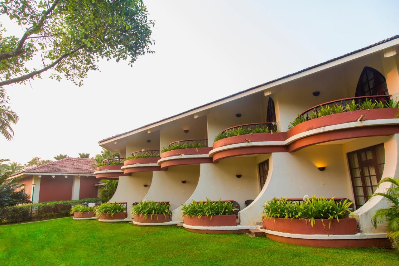 Caravela Beach Resort Varca Extérieur photo The Leela Palace, Bangalore
