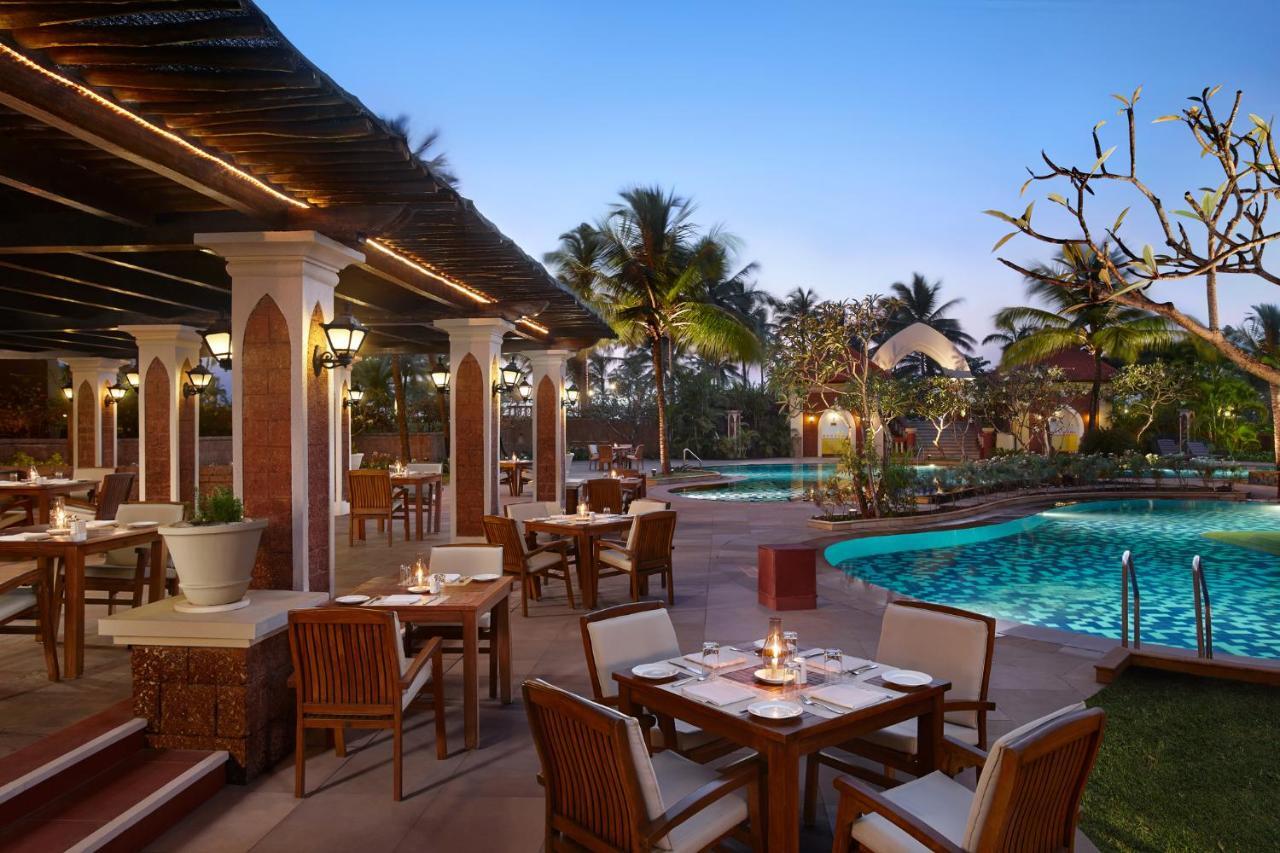 Caravela Beach Resort Varca Extérieur photo The poolside at the Taj Bengal